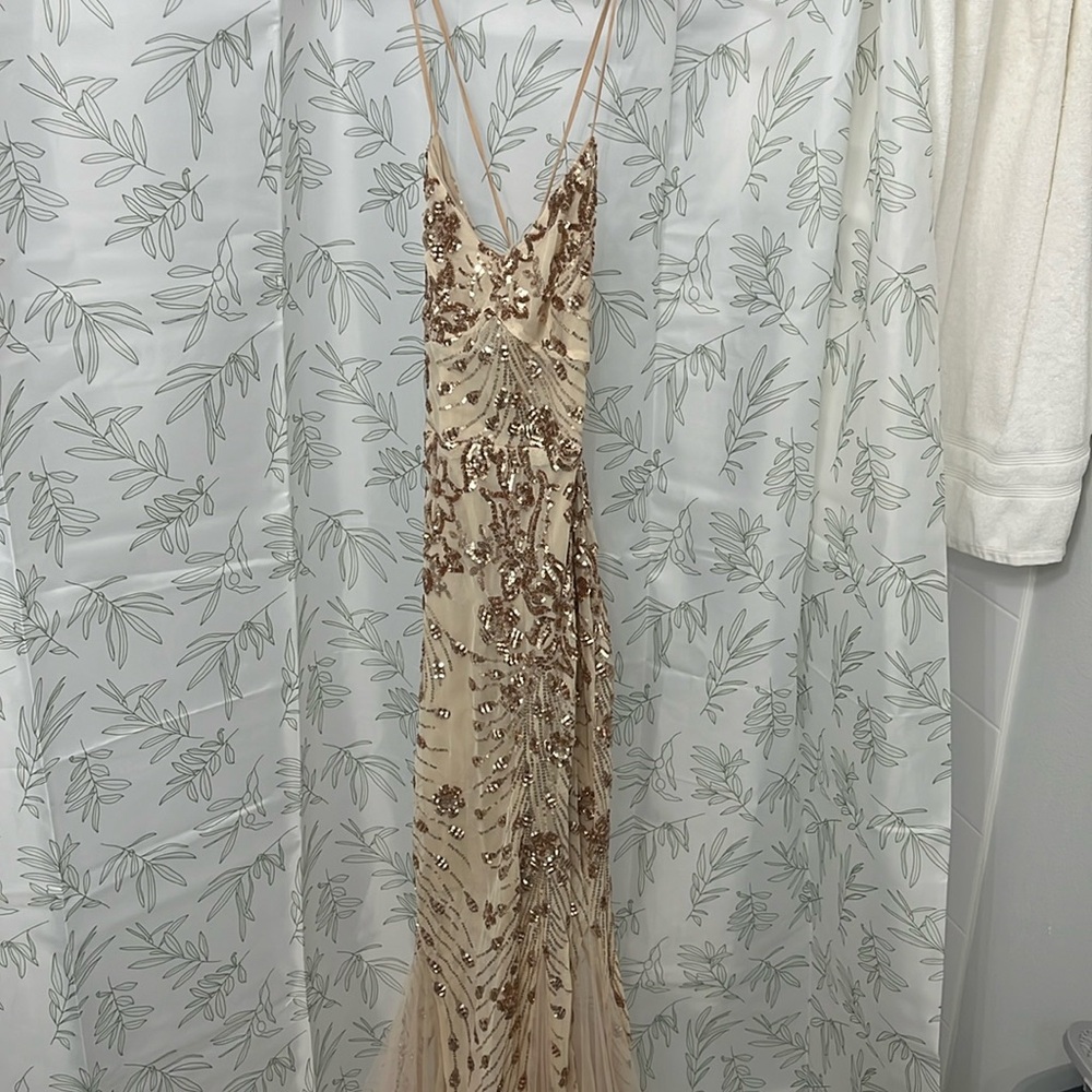 Party dress, ties in the back. Wore once. Really lightweight and shimmery